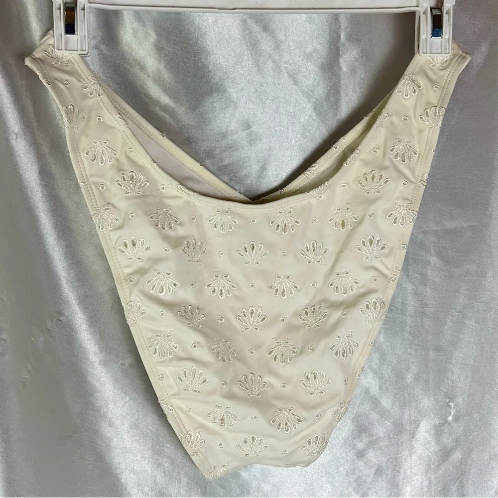 Wild Fable Cream Lace V-Front Bikini Bottoms – Size XL – NWOT